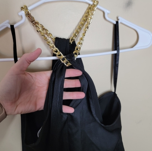 Everyday Chic Boutique | Black Gold Chain Halter Top with Keyhole Front & Back - Picture 3 of 6